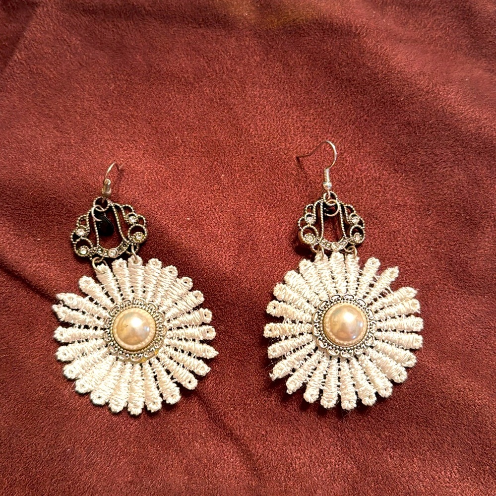 “M Style Lab” Silver pearl daisy Earrings hook back